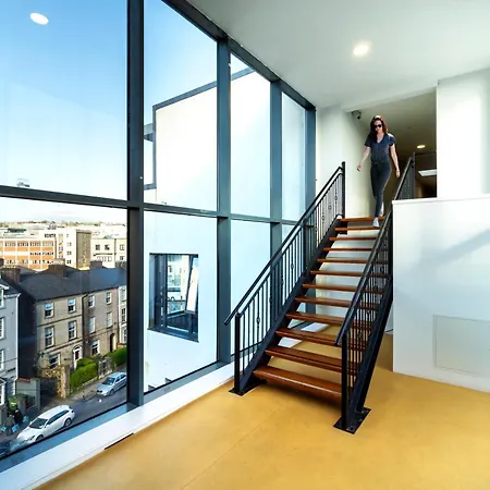 Steelworks At Copley Court 科克